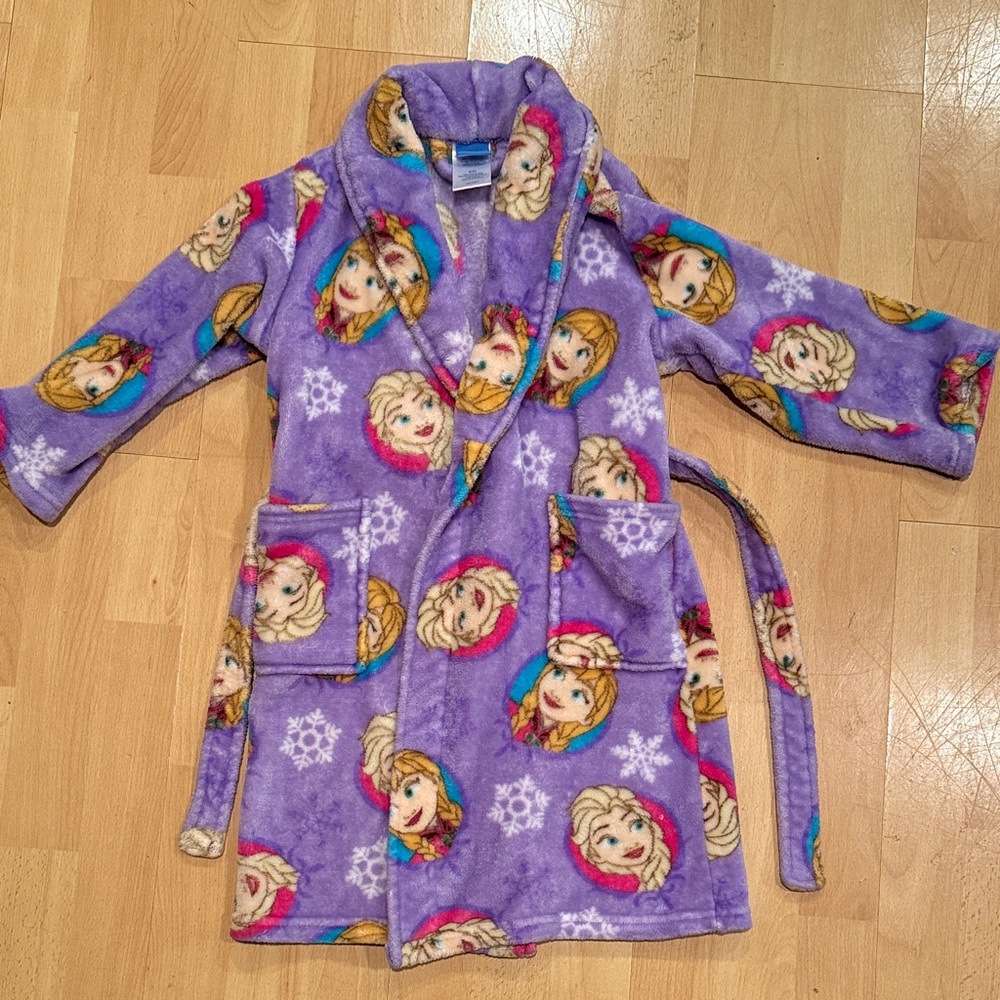 Elsa and Anna bath robe size 6